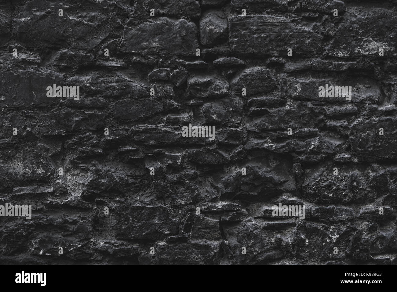 Marrone scuro medievale vecchio muro di pietra naturale. texture, sfondo o sfondo. Foto Stock