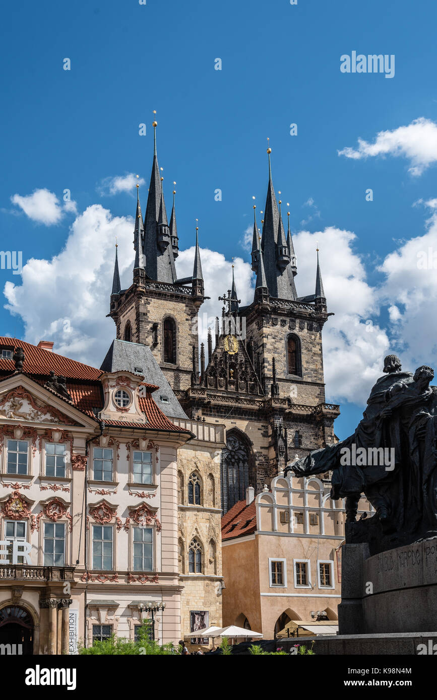 La chiesa di Nostra Signora di Tyn a Praga Foto Stock