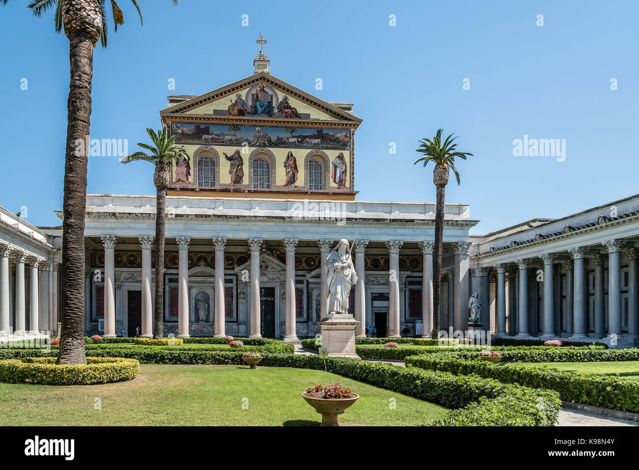 Vista esterni della Basilica Papale di San Paolo fuori le Mura Foto Stock