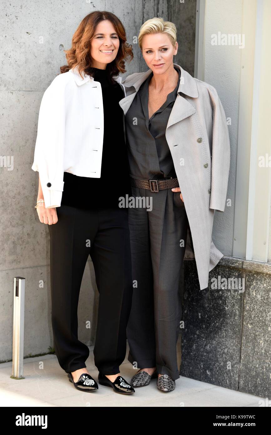 Milano, Italia. Xxii Sep, 2017. per donna della settimana della moda  primavera/estate 2018 giorgio armani arrivi - nella foto: charlene di  monaco e roberta armani credit: indipendente photo agency srl/alamy live  news