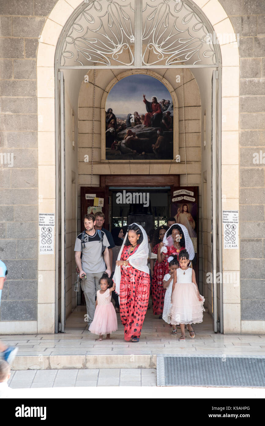 Eritrei cerimonia di nozze presso la chiesa delle beatitudini sulla costa settentrionale del Mar di Galilea in Israele il tradizionale luogo dove Gesù ha dato Foto Stock