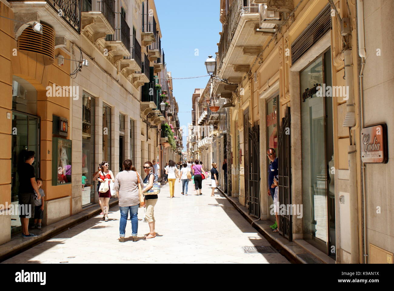 Street view Marsala, provincia di Trapani, Sicilia, Italia Foto stock -  Alamy