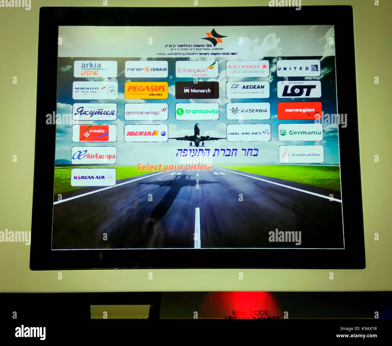 Tel Aviv, Israele - 11 luglio 2017: il check-in self-service terminal presso l'aeroporto internazionale ben gurion Foto Stock