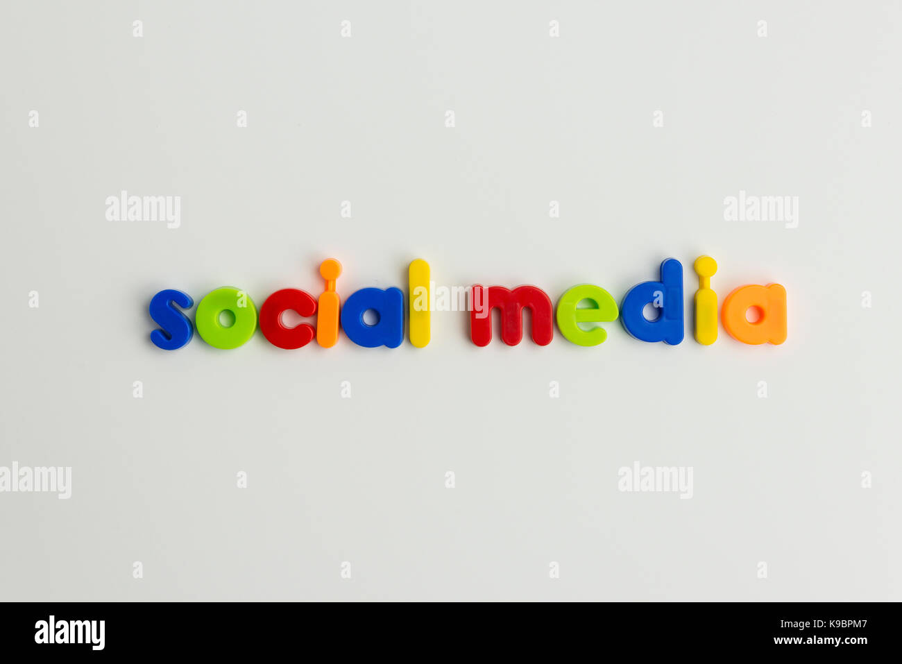 Social media parole in colorate i bambini le lettere Foto Stock