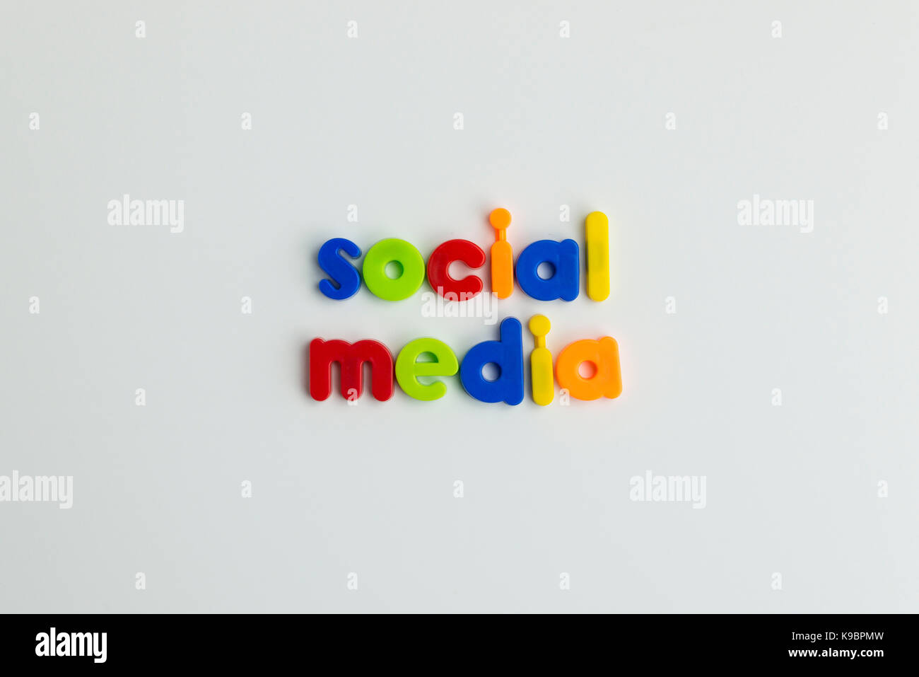 Social media parole in colorate i bambini le lettere Foto Stock