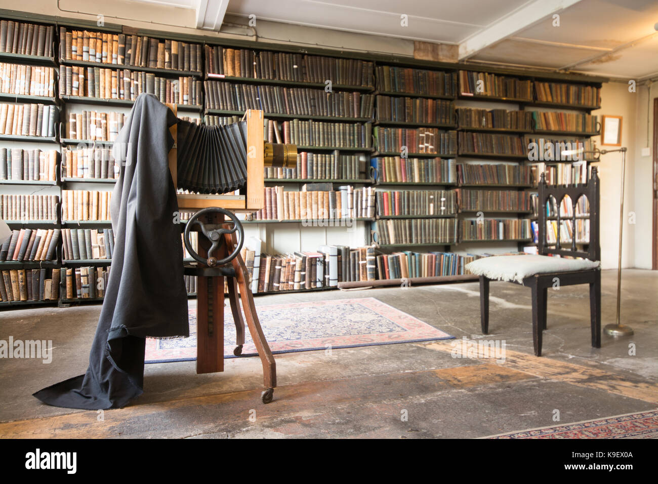 Camere a Bromley house library nottingham con libri e fotocamera Foto Stock