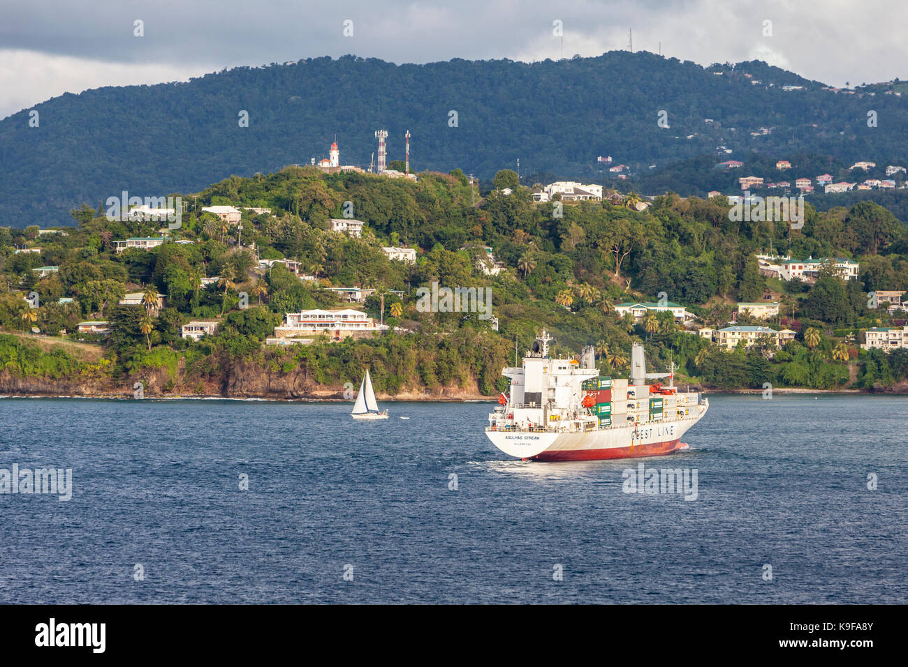 Santa Lucia. Nave da carico corrente Agulhas avvicinando Castries. Foto Stock