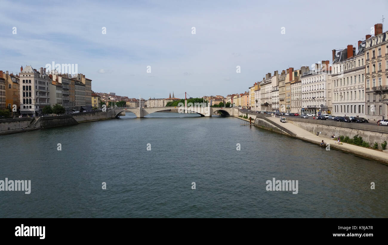 Vista panoramica di Lione e di Bonaparte a ponte (pont bonaparte) sul fiume Saone Foto Stock