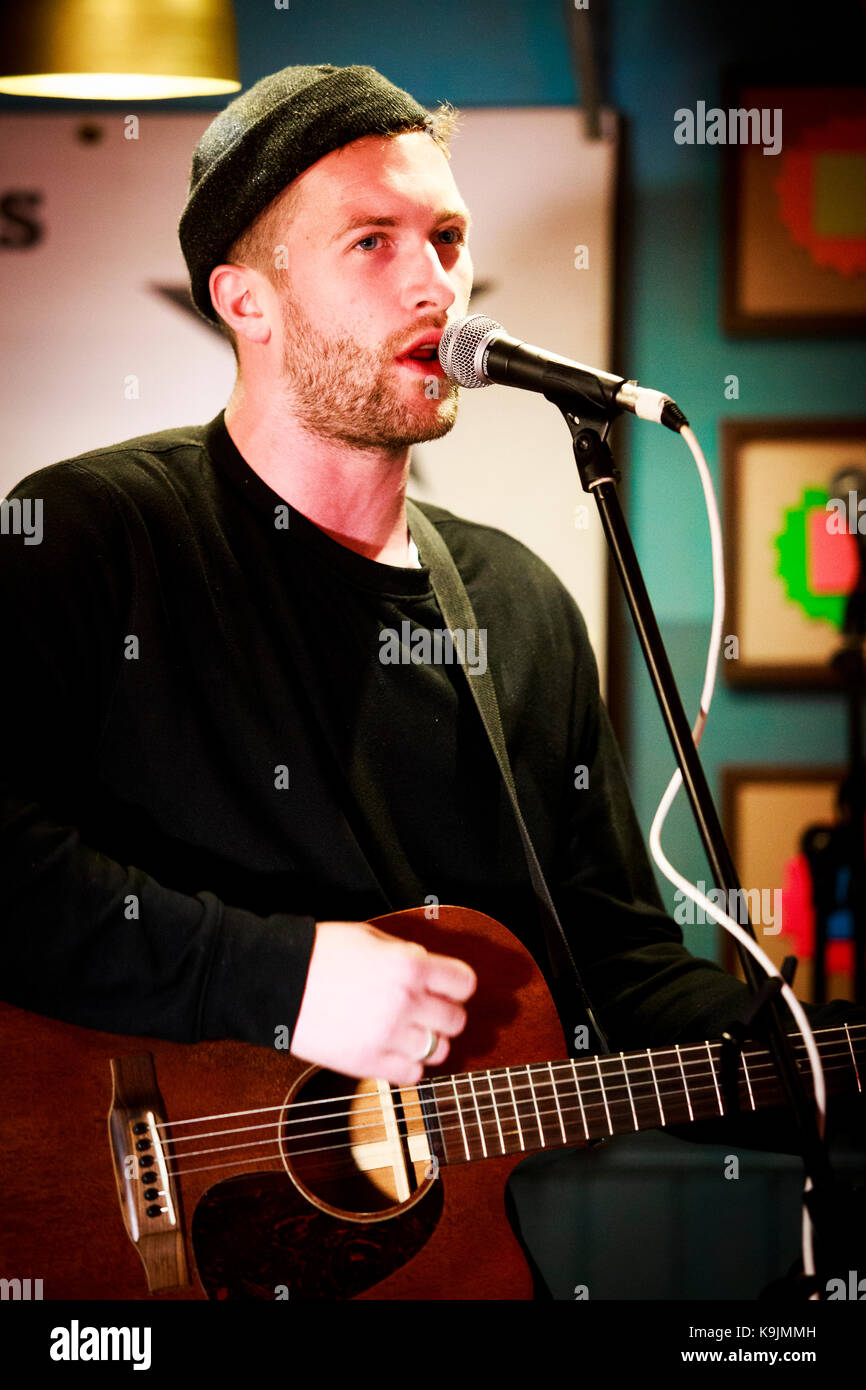 Matt Lino il fattore X, cantautore, Performing Live © Clarissa Debenham / Alamy Foto Stock