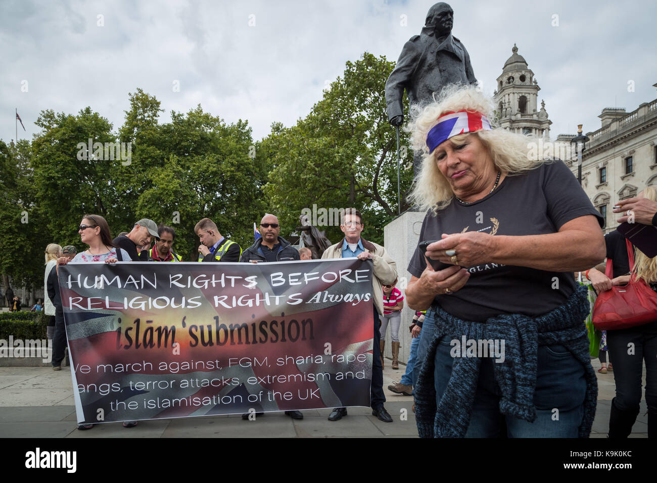 Londra, Regno Unito. 23 Settembre, 2017. "L'ultimo giorno del silenzio" anti-islamizzazione protesta e nel rally di Whitehall. Credito: Guy Corbishley/Alamy Live News Foto Stock