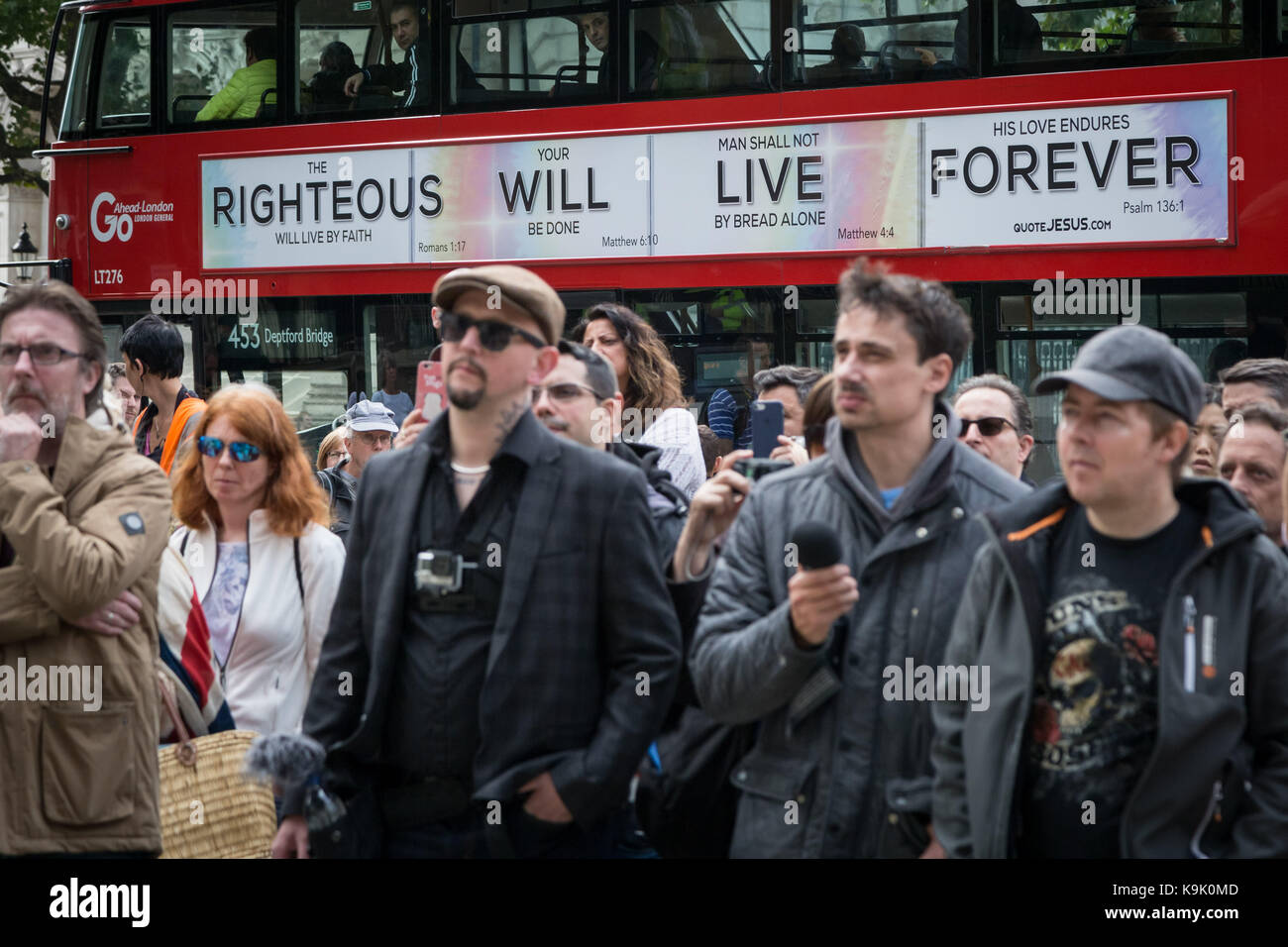 Londra, Regno Unito. 23 Settembre, 2017. "L'ultimo giorno del silenzio" anti-islamizzazione protesta e nel rally di Whitehall. Credito: Guy Corbishley/Alamy Live News Foto Stock