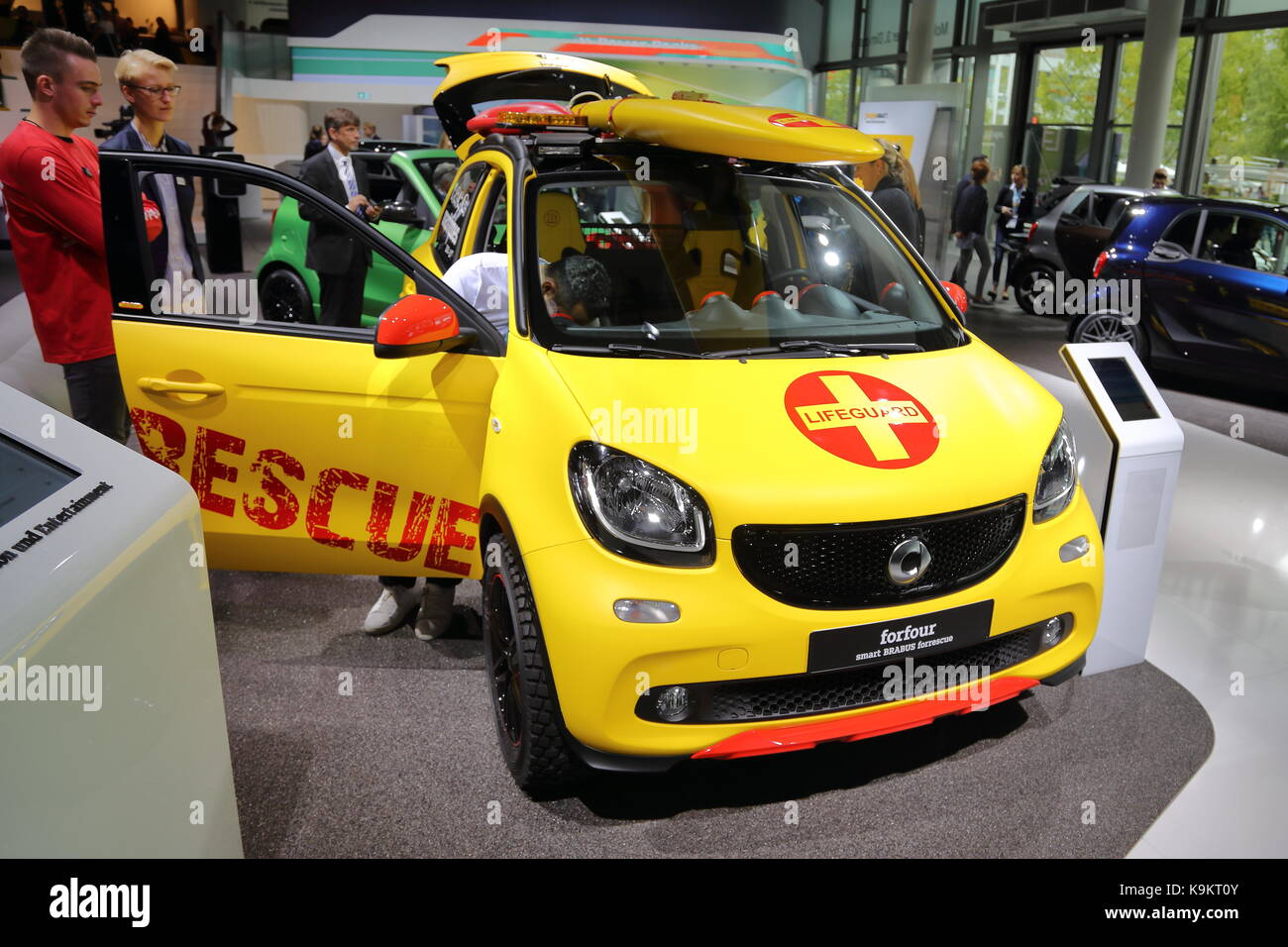 Smart forfour barbus rescue al salone di Francoforte 2017 in Germania Foto Stock