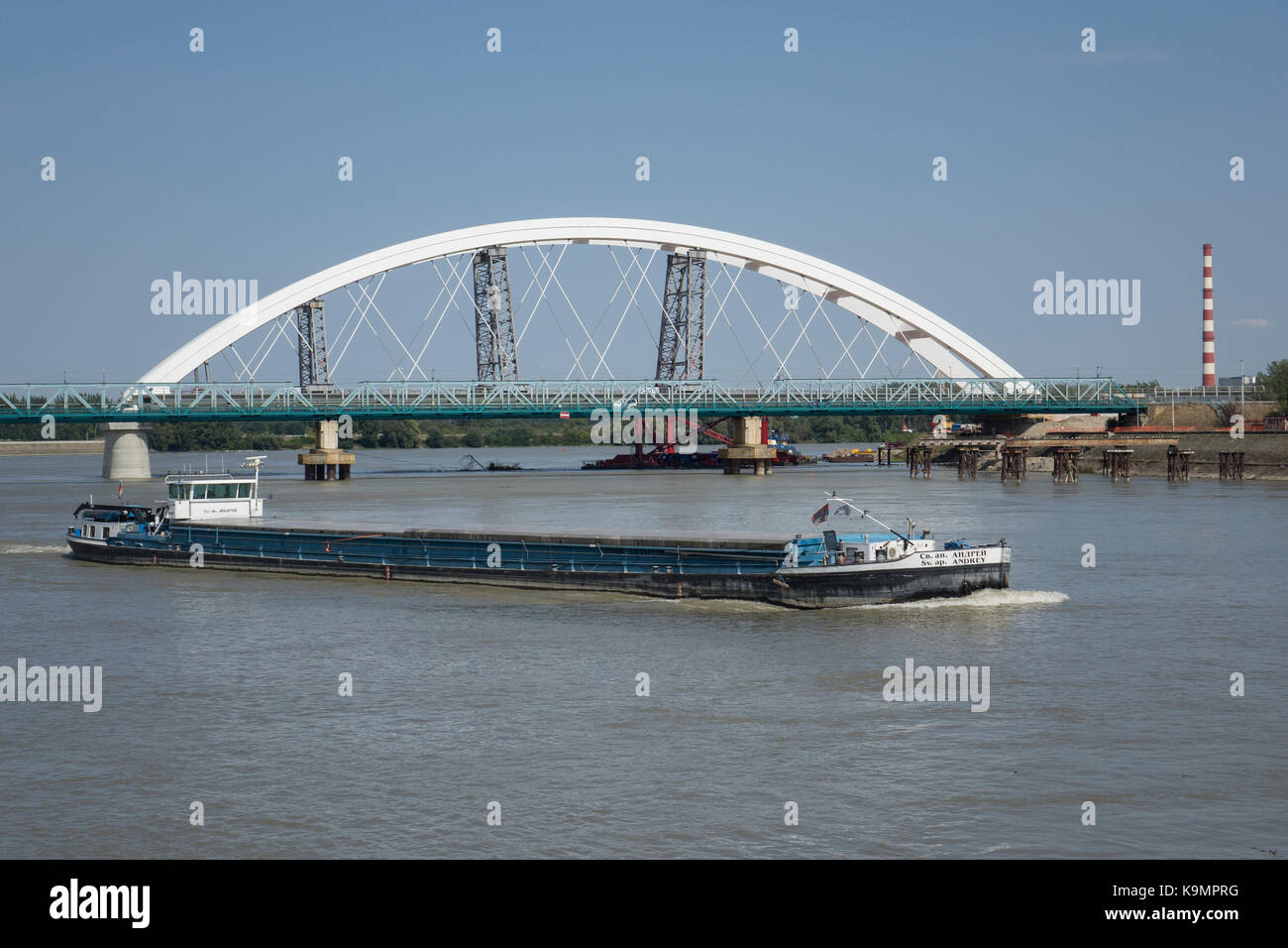 La Serbia, Novi Sad, il fiume Danubio, bridge e inclusione Foto Stock