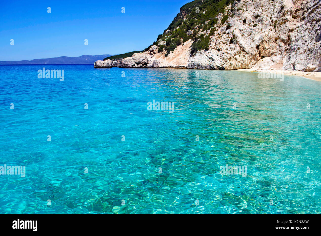 Il mare turchese delle isole Ionie Grecia ITACA Foto Stock