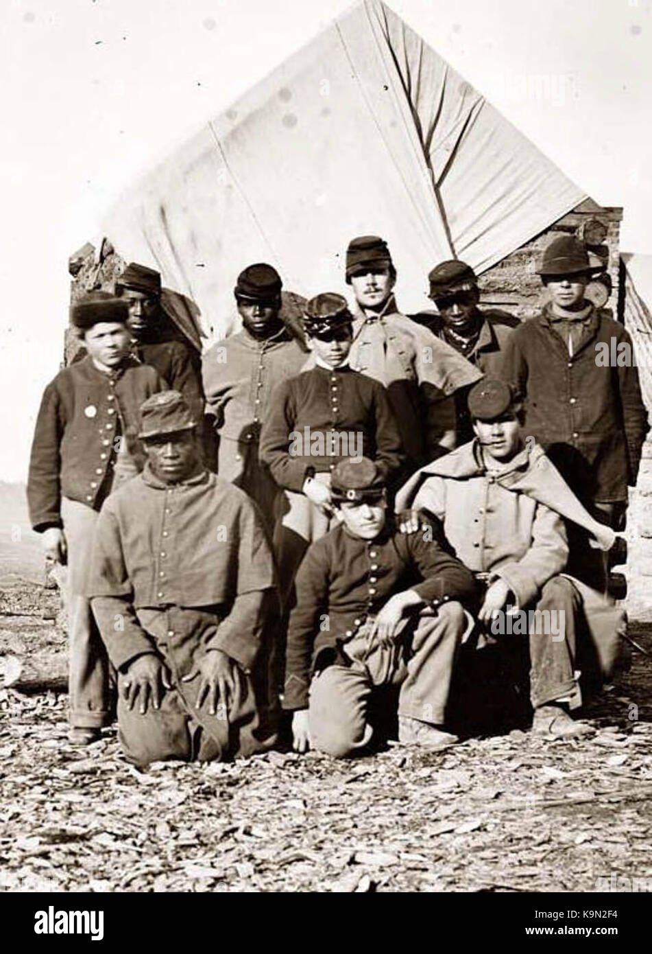 Contrabands-Fugitive Slave-cuochi, lavandaie, operai teamsters, ferrovia equipaggi di riparazione-fuggiti all'esercito dell'Unione, ma che non sono state ufficialmente liberata fino al 1863 Foto Stock