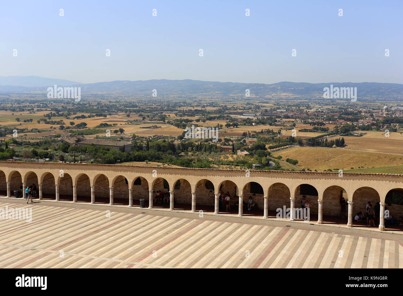 Assisi Vista attraverso la valle. Italia Foto Stock