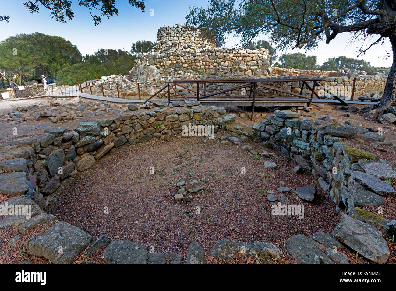 Europa,Italia,Sardegna, Gallura, Arzachena, villaggio nuragico di "La Prisgiona' risalente al 1300 A.C. Foto Stock