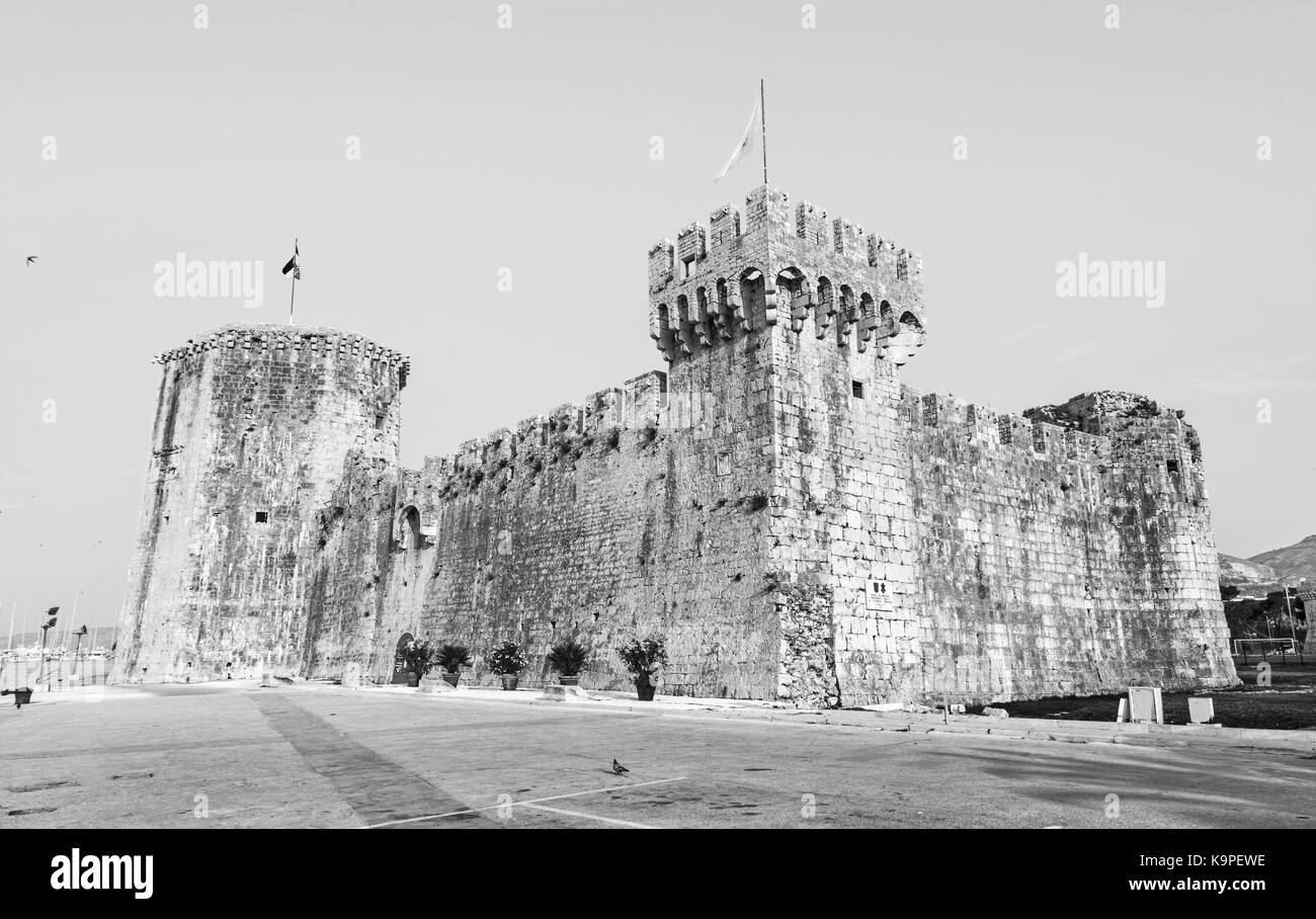 Kamerlengo è un castello e fortezza a Trogir, Croazia. fu costruito dalla Repubblica di Venezia. destinazione di viaggio. foto in bianco e nero. Foto Stock
