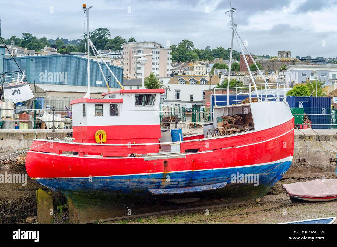 Nave in un porto a secco dry dock, Teignmouth, Devon, Inghilterra, Regno Unito Foto Stock