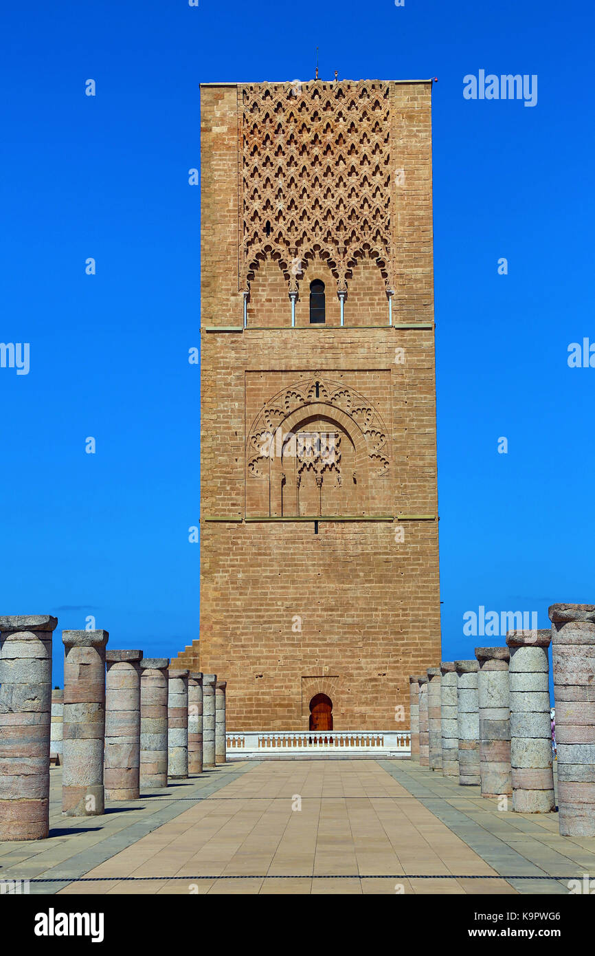 L'incompiuta torre Hassan a Rabat, Marocco è incompiuta minareto della moschea iniziata dal sultano yaqub al-Mansur nel XII entury ma mai fini Foto Stock