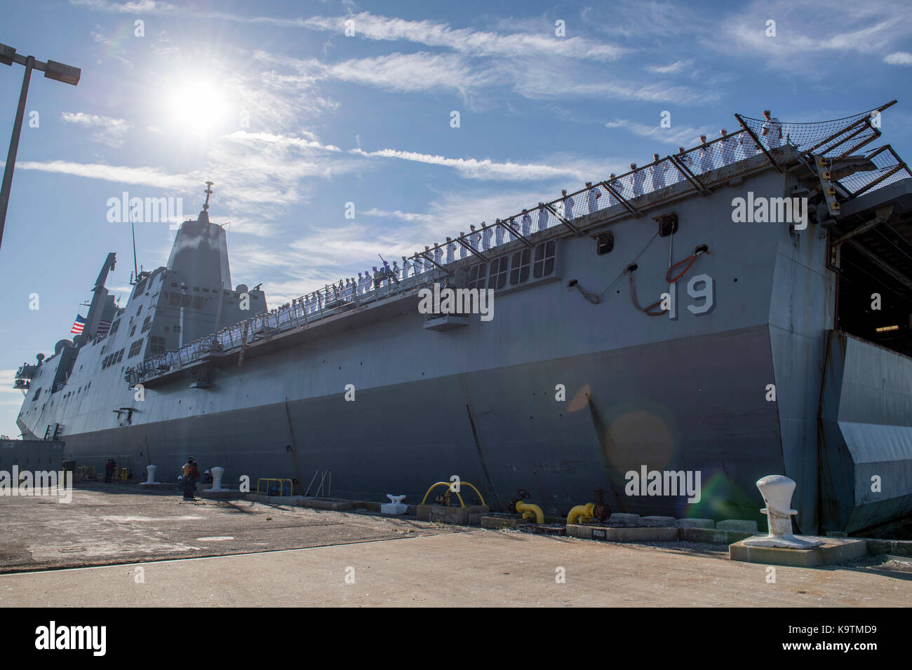 Il San Antonio-classe di trasporto anfibio dock USS Mesa Verde (LPD 19) Foto Stock