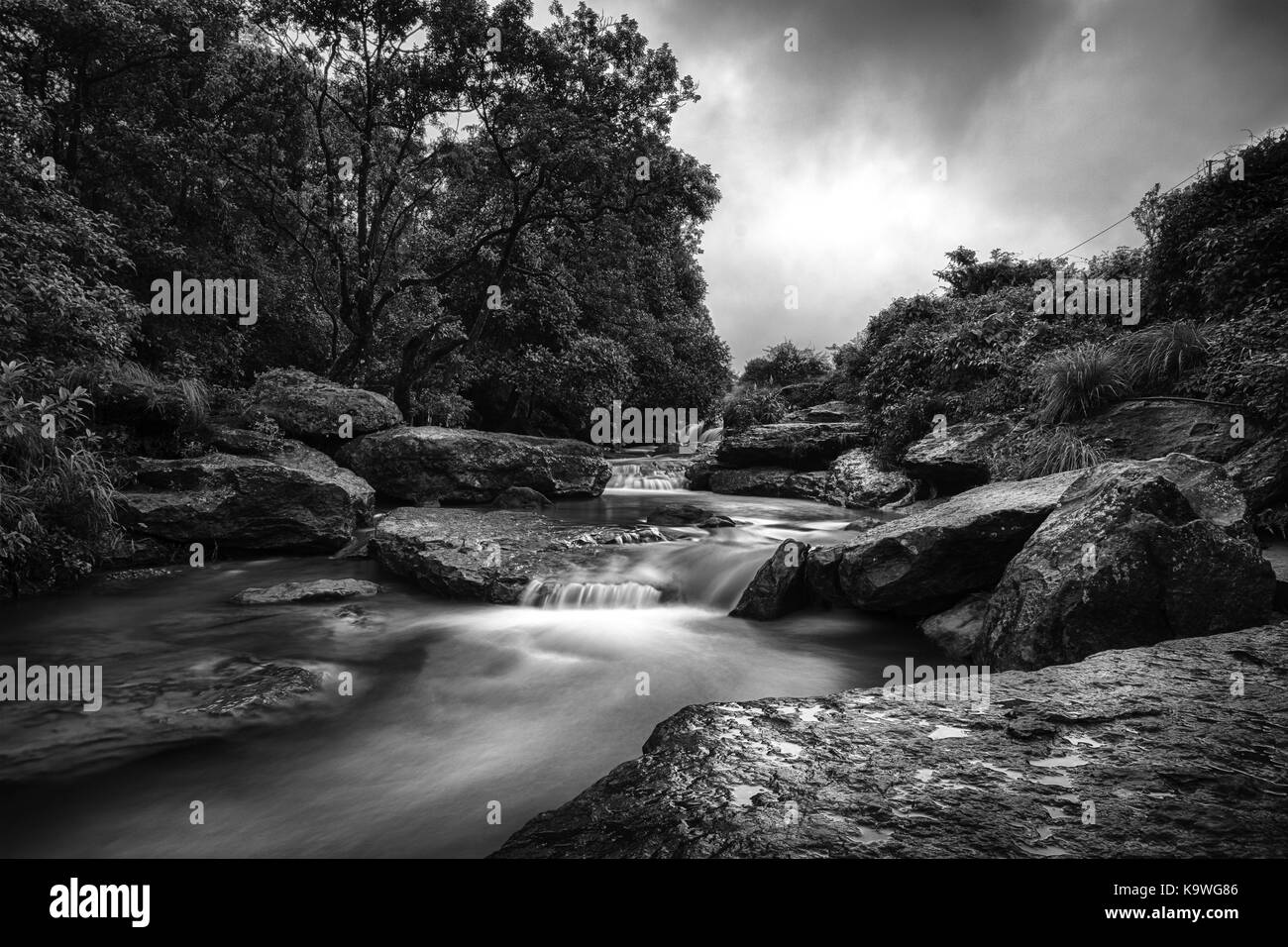 Attraverso le rocce Foto Stock
