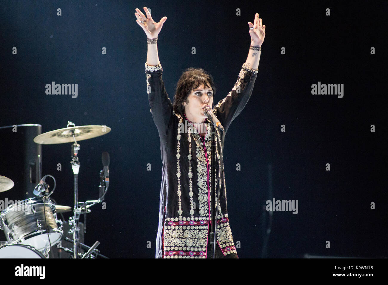 Lucca Italia. 23 settembre 2017. L'inglese rock band i puntoni suona dal vivo sul palco a mura storiche durante il 'Lucca Summer Festival 2017' apertura della mostra dei Rolling Stones. Credito: Rodolfo Sassano/Alamy Live News Foto Stock