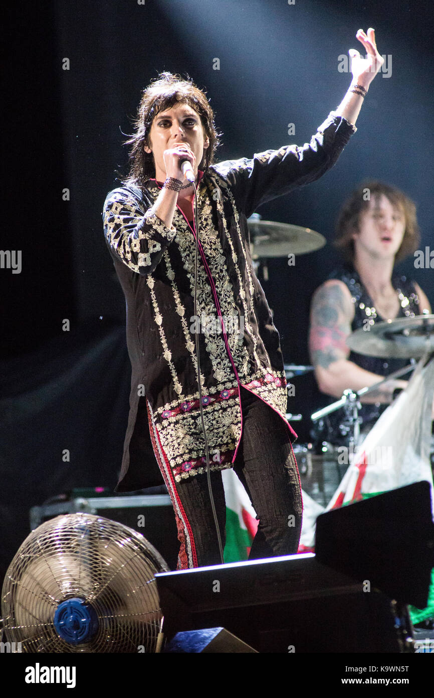 Lucca Italia. 23 settembre 2017. L'inglese rock band i puntoni suona dal vivo sul palco a mura storiche durante il 'Lucca Summer Festival 2017' apertura della mostra dei Rolling Stones. Credito: Rodolfo Sassano/Alamy Live News Foto Stock