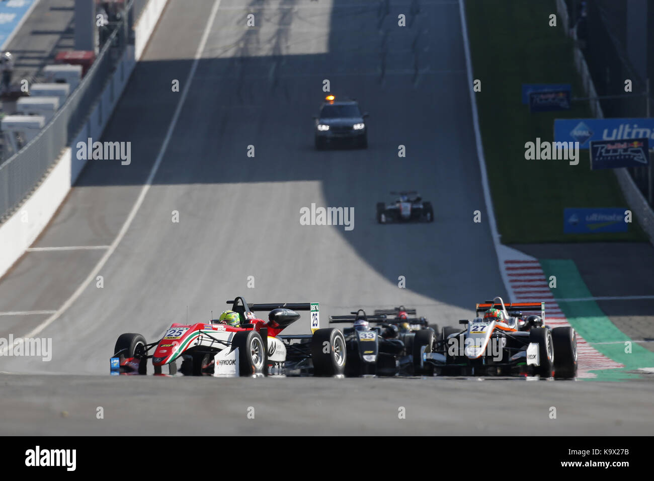 Giro di formazione, 25 mick schumacher (deu, Prema Powerteam, Dallara F317 - mercedes-benz), 27 jehan daruvala (ind, Carlin, Dallara F317 - Volkswagen), FIA di Formula 3 del campionato europeo, round 9, Gara 1, Red Bull Ring (Aut), 21. - 23. settembre 2017 | verwendung weltweit Foto Stock