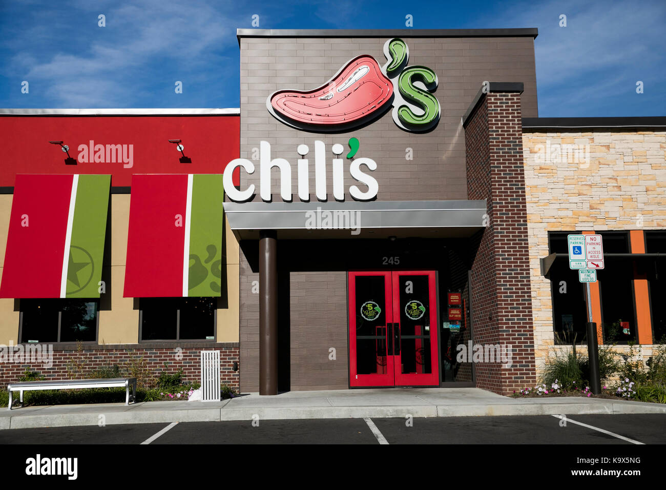 Un segno del logo al di fuori di un Chili's Grill & Bar ristorante posizione di hagerstown, Maryland il 23 settembre 2017. Foto Stock