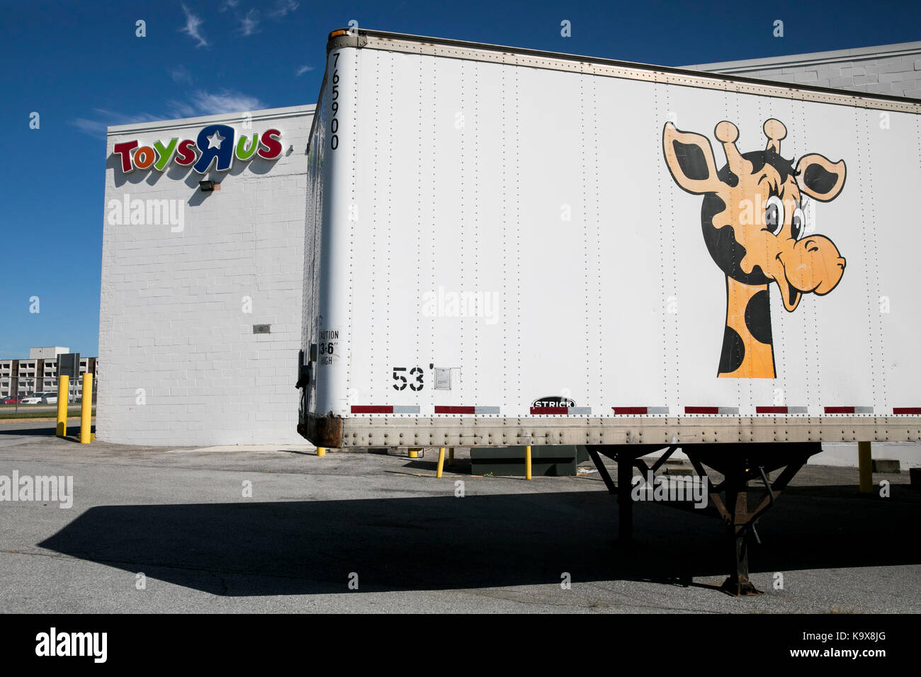 Un logo segno esterno di una Toys "R" Us e neonati "R" Us retail store di Hagerstown, Maryland il 23 settembre 2017. Foto Stock