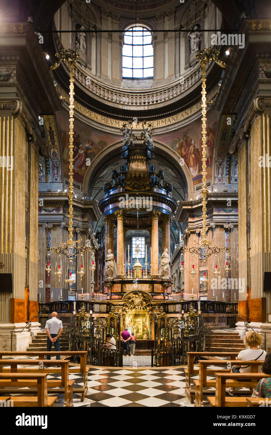 Interno del XVI secolo la Chiesa del pellegrinaggio, il Santuario della Madonna di Caravaggio, nr Bergamo, costruito sul sito della miracolosa apparizione della Vergine Foto Stock