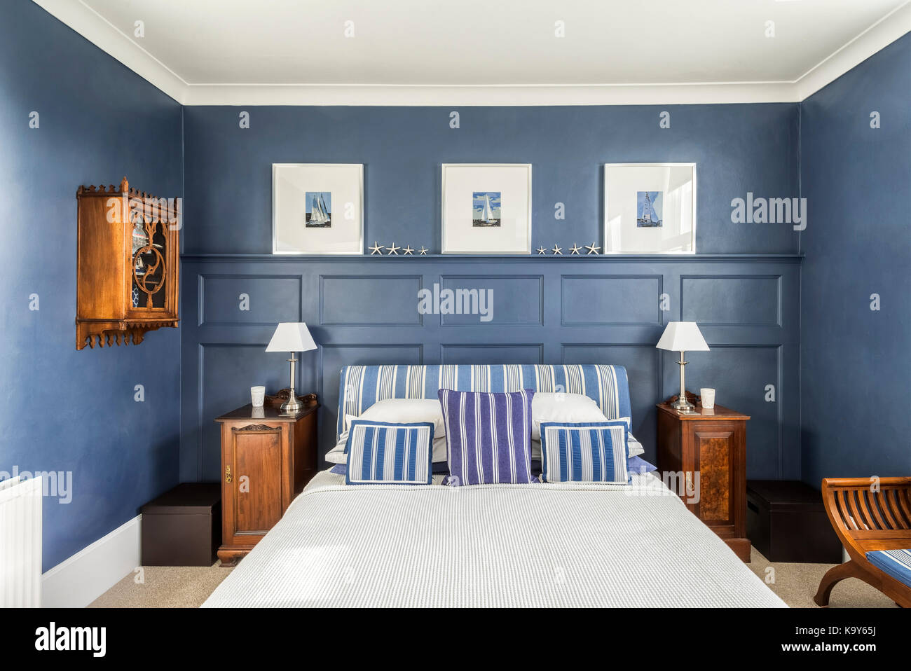 In un'ala a tema Seaside di una villa vittoriana, costiero, in stile Seaside, sofisticata e nautica. Marino, stile costiero. Foto Stock