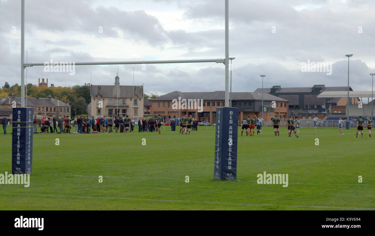 Glasgow high school partita di rugby vecchia scuola anniesland in background Foto Stock