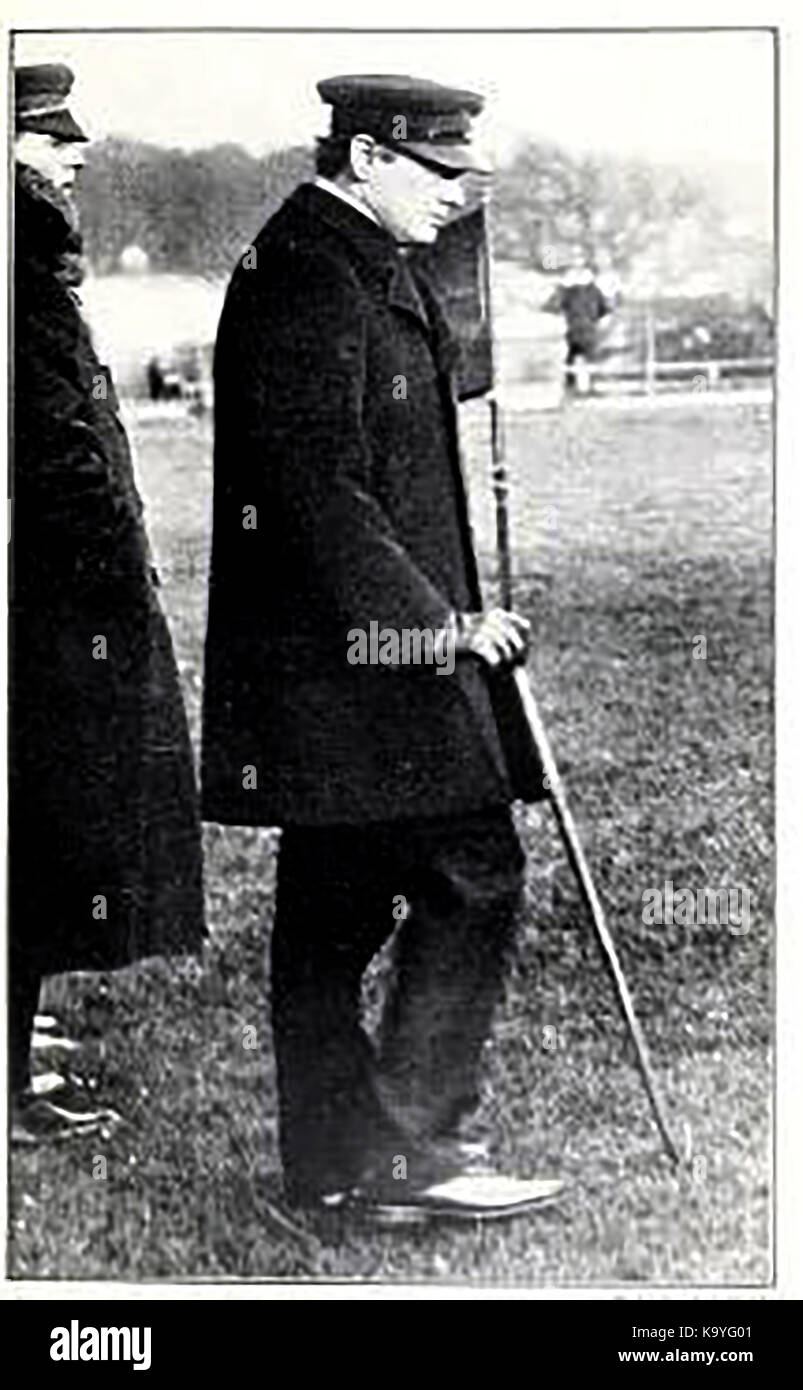Winston Churchill con F E Smith 1° Conte di Birkenhead (il suo personale e politico amico) dietro di lui. Foto Stock