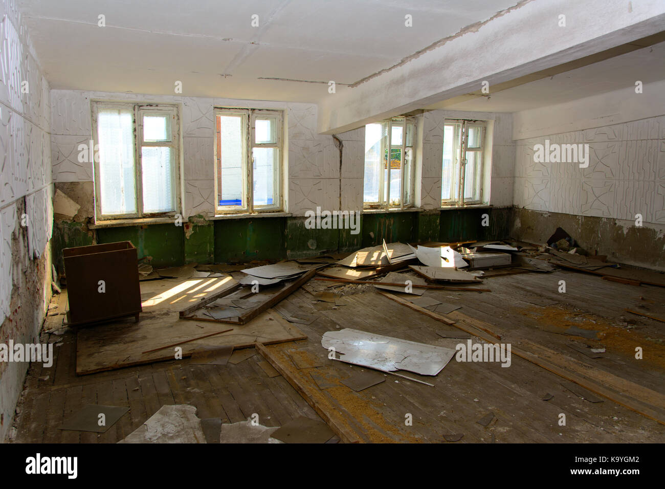 Distruggere e saccheggio shop della pianta, che ha lavorato nel settore della difesa dell'Ucraina. rapina e un atto di vandalismo. settembre 2017 Foto Stock