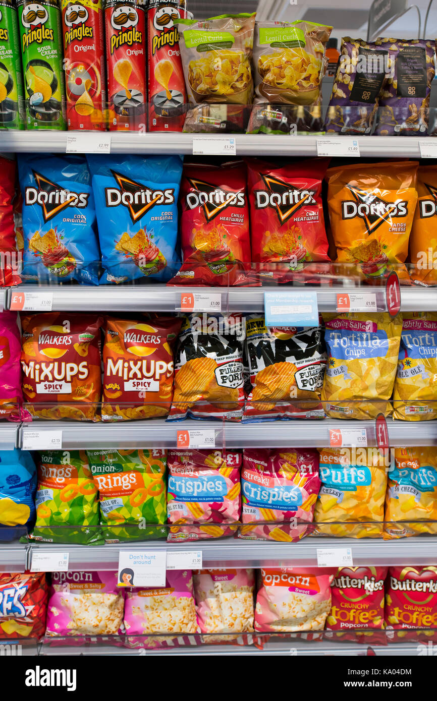 Doritos croccantini sul display in un supermercato. Foto Stock