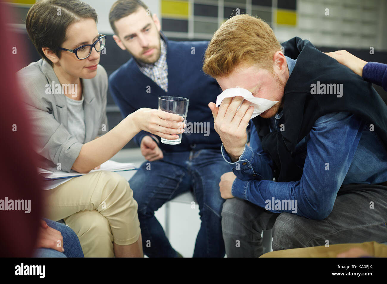 Condividere il dolore Foto Stock