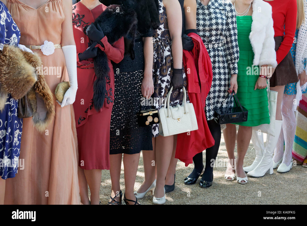 Modelli di moda di usura da epoche diverse, Classic giorni Dyck Castello, Jüchen, Nord Reno-Westfalia, Germania Foto Stock