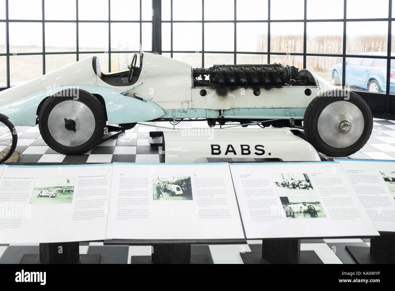 Famoso,ristrutturato,terra,velocità,record,supporto,Babs,auto,a,Museo di velocità,Museo,Velocità,Pendine,Sands,Beach,Carmarthenshire,West,sud,Galles,Welsh,UK, Foto Stock