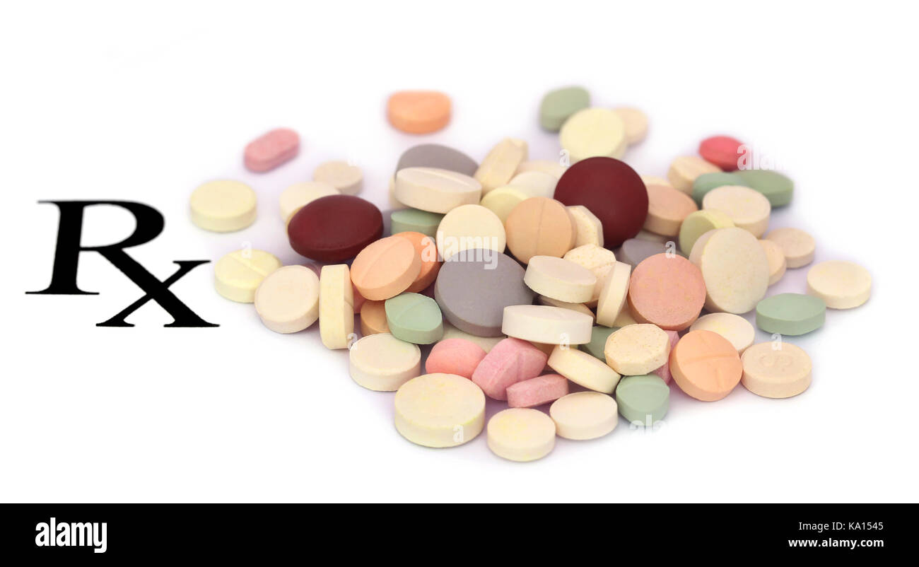 Compresse prescritte come medicina su sfondo bianco Foto Stock
