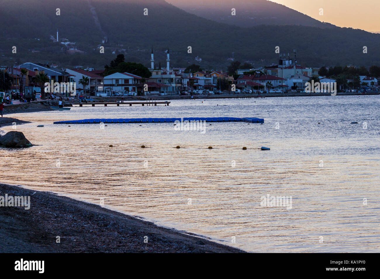 Panorama al tramonto sulla costa turca dell'Egeo Foto Stock