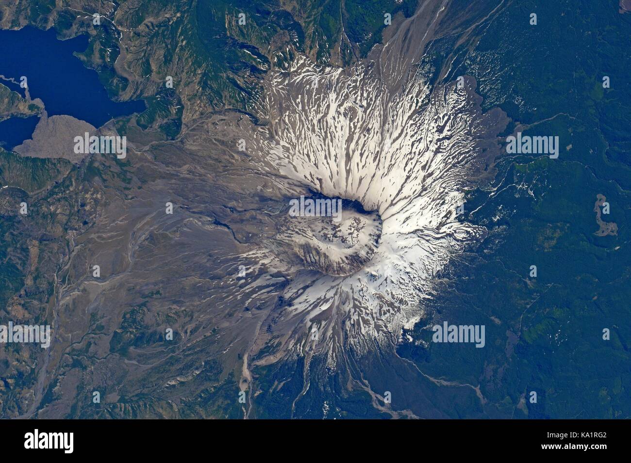 Vista dalla Stazione Spaziale Internazionale del Monte Sant Helens vulcano in Oregon dall orbita della Terra. Foto Stock
