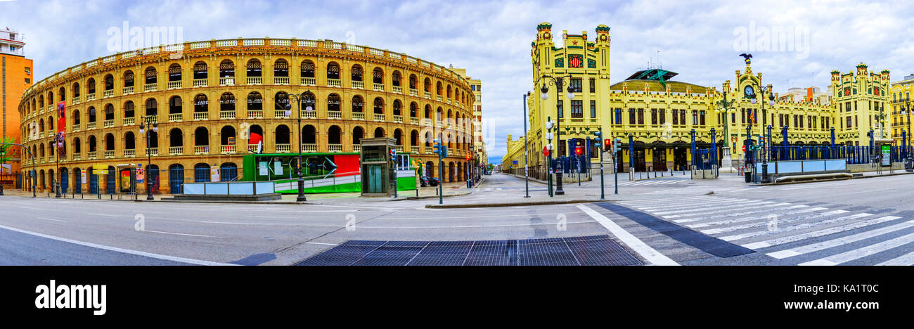 Bullring arena e dalla stazione centrale, plaza de toros, valencia, Spagna Foto Stock