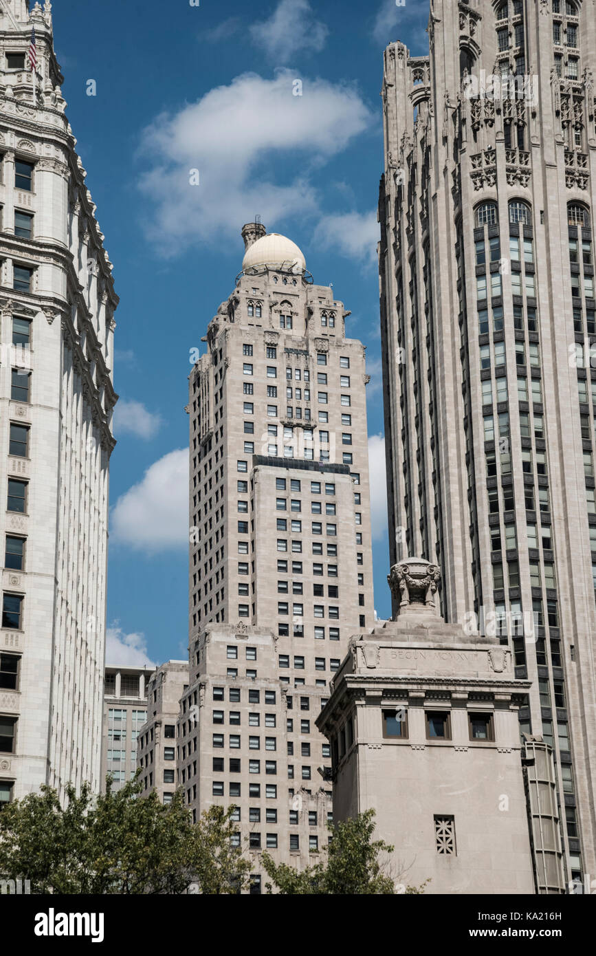 Sullo skyline di Chicago e il lungomare visto dal fiume Chicago Foto Stock