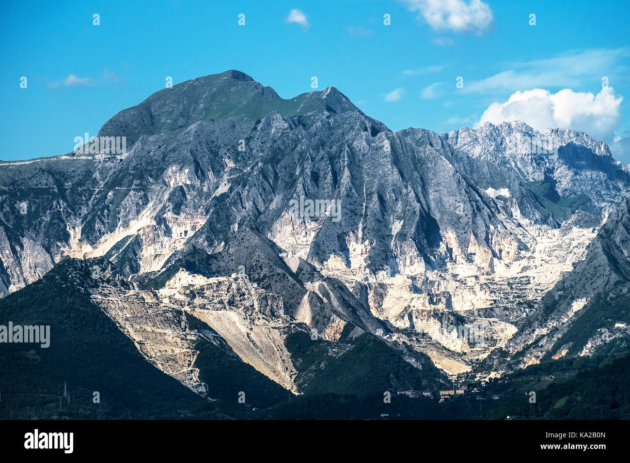 Le alpi apuane parte della montagna appenninica gamma nel nord della Toscana, Italia. Foto Stock