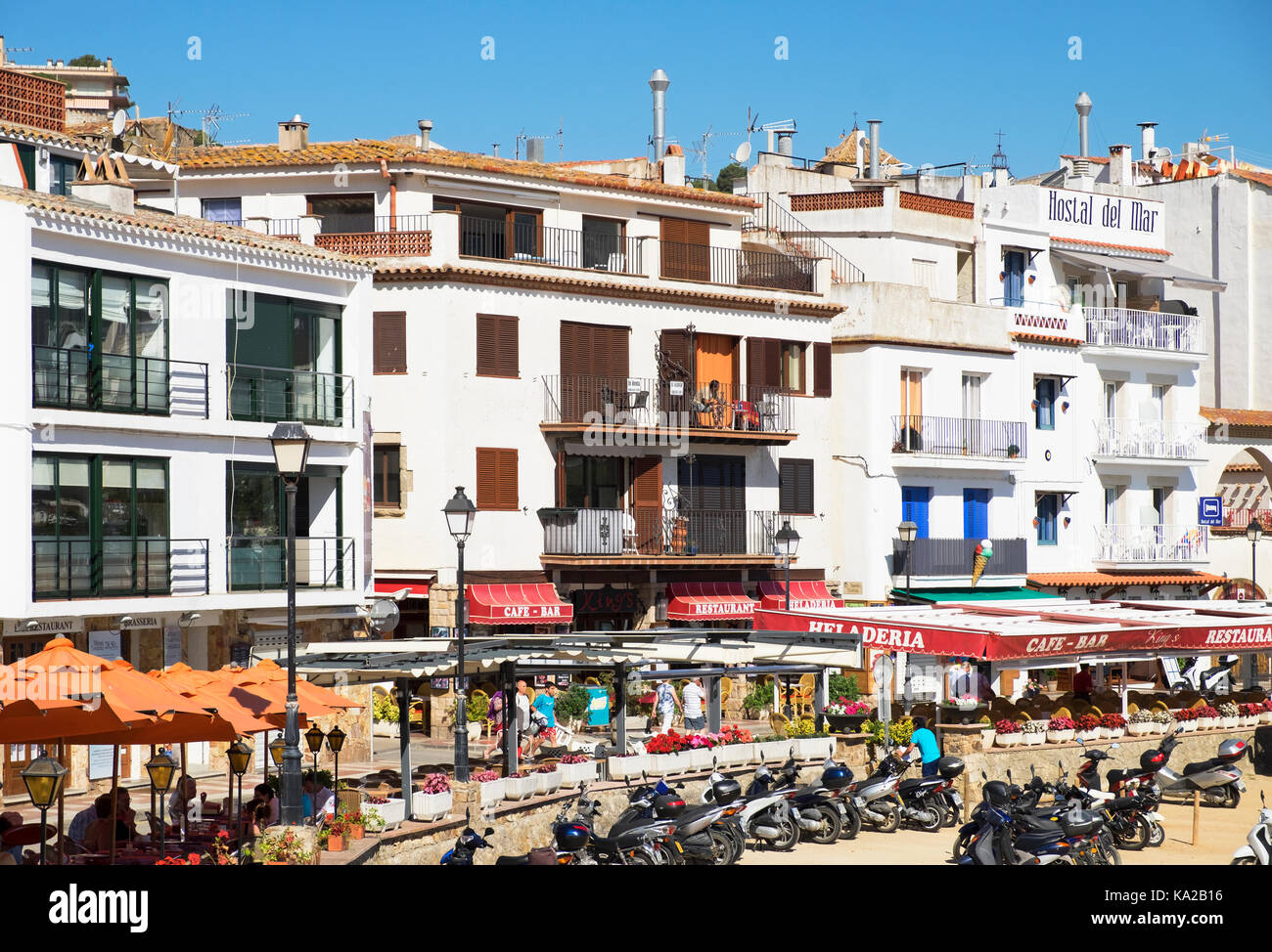 Hotel e appartamenti sul lungomare a Tossa de Mar in Spagna. Foto Stock