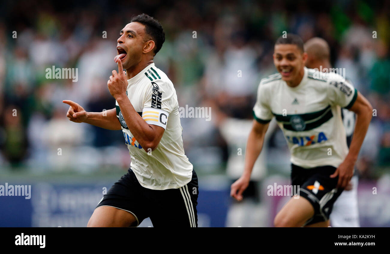 Curitiba, Brasile. 24Sep, 2017. werley di coritiba celebra il suo obiettivo durante coritiba vs botafogo rj, un match valido per il venticinquesimo turno del campionato brasiliano 2017, tenutosi a estádio grandi antonio couto pereira a Curitiba, pr. Credito: Rodolfo buhrer/LA/imagem fotoarena/alamy live news Foto Stock