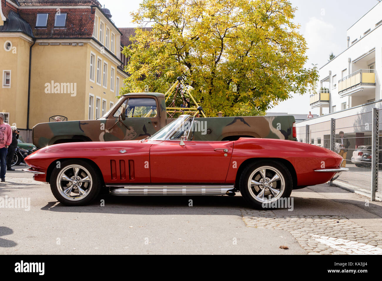 Laupheim, Germania - 24 settembre 2017: Chevrolet Corvette oldtimer auto all'evento US Car Meeting il 24 settembre 2017 a Laupheim, Germania. Foto Stock