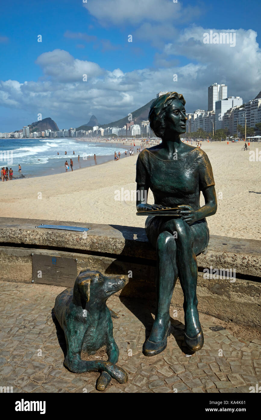 Statua della scrittrice brasiliana clarice lispector, leme spiaggia Copacabana, rio de janeiro, Brasile, Sud America Foto Stock